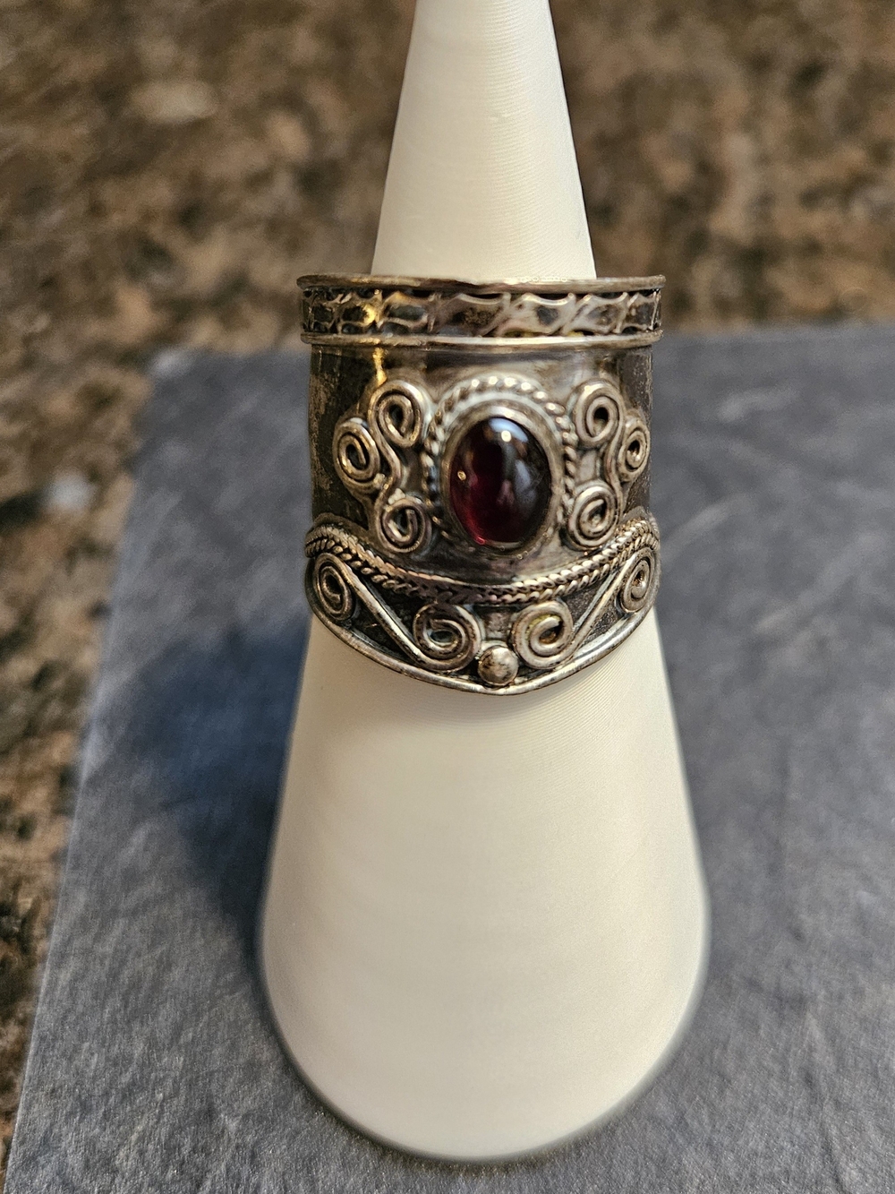 Vintage Designer Bali Silver-Tone Garnet Cigar Band Ring. Size 6 - Picture 2 of 4